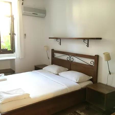 ゲストハウス Happy Caretta 3*