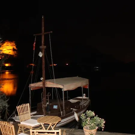 Happy Caretta Πανσιόν 3*