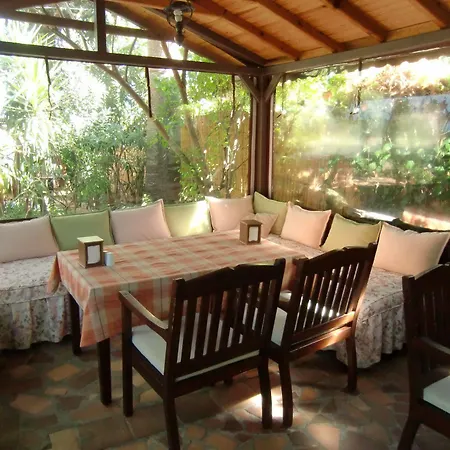 Happy Caretta Guest house