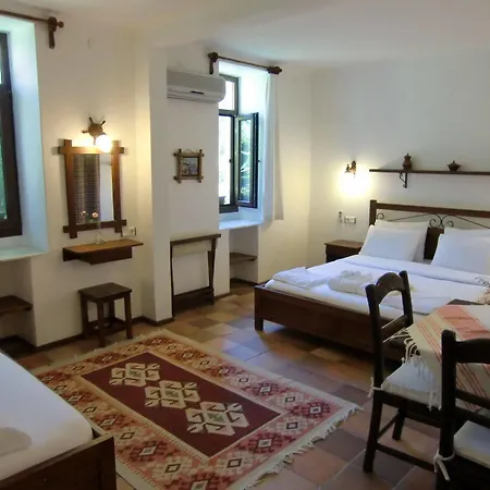 Guest house Happy Caretta 3*