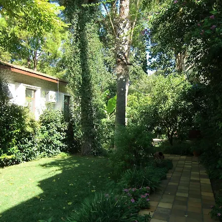 Happy Caretta Guest house 3*