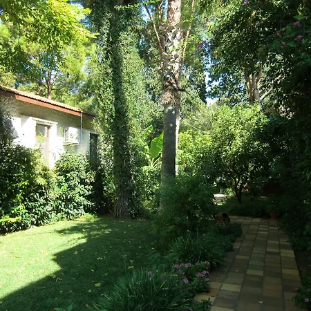 Happy Caretta ゲストハウス 3*