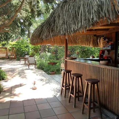 Πανσιόν Happy Caretta